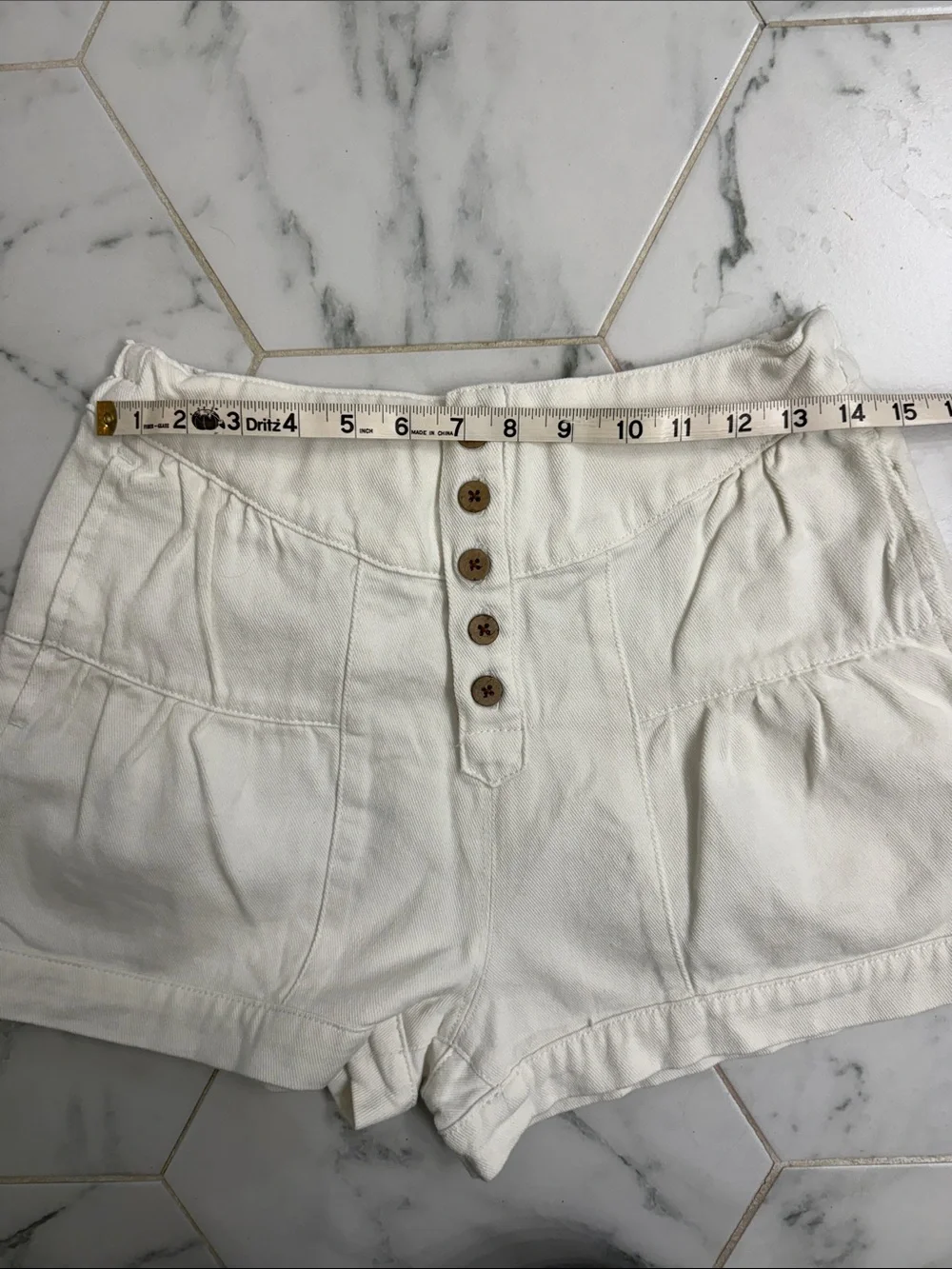 High-Waist Cream Button-Front Cotton Shorts - Picture 3 of 5